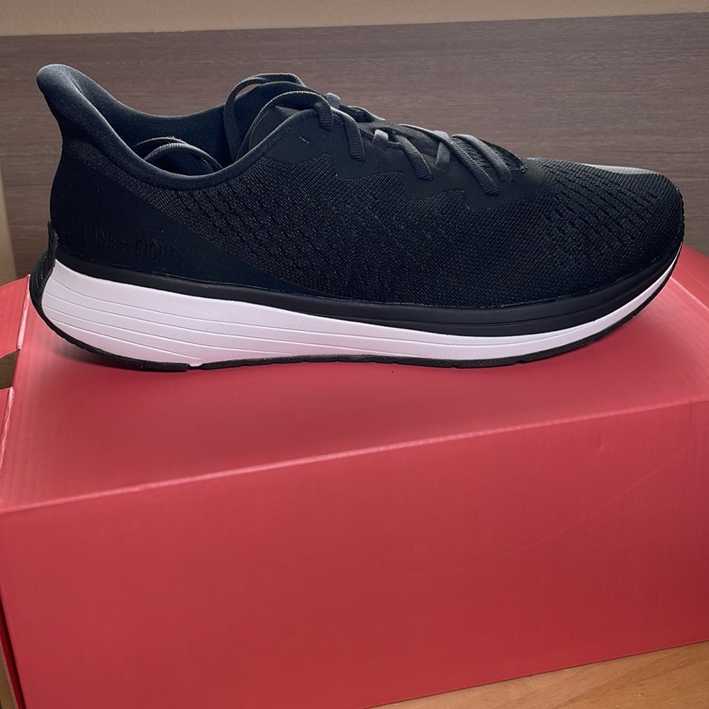 Lane Eight Women's Relay Trainer
Shadow NWB size 9.5